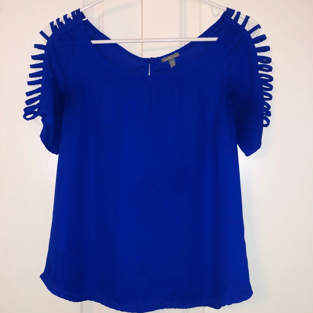 Dressy top with cut out sleeves